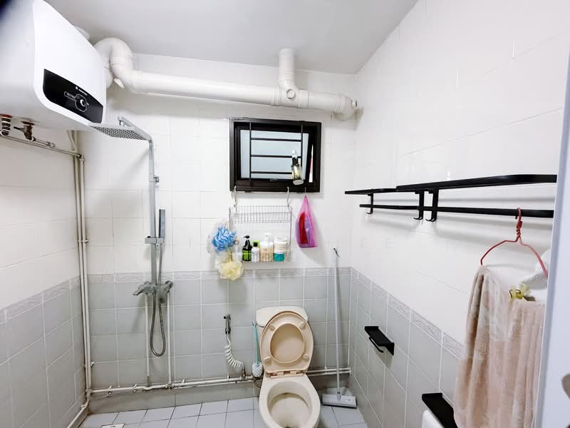 341 Sembawang Close, 341 Sembawang Close, Room Rental, 107 sqft, HDB Flat For Rent, by Nicole Lee, 25632416 - Bathroom - PropertyGuru.com.sg