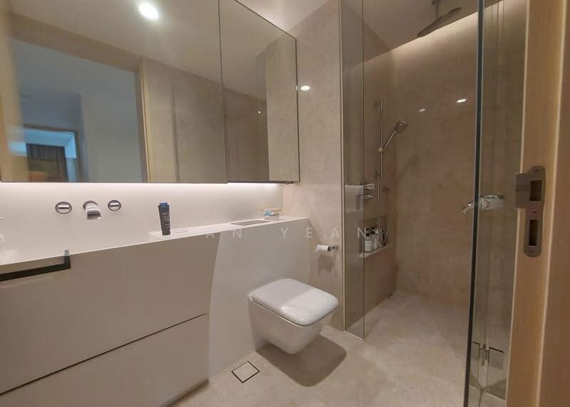 Cairnhill Nine, 9 Cairnhill Road, Orchard / River Valley, 2 Bedrooms, 1,033 sqft, Condominium For Sale, by Ian Yean, 25632636 - Bathroom - PropertyGuru.com.sg