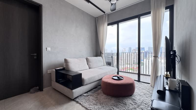 Piccadilly Grand, Northumberland Road, 2 Bedrooms, 710 sqft, Condominium For Sale, by Eric Yeo, 25632753 - Living Room - PropertyGuru.com.sg