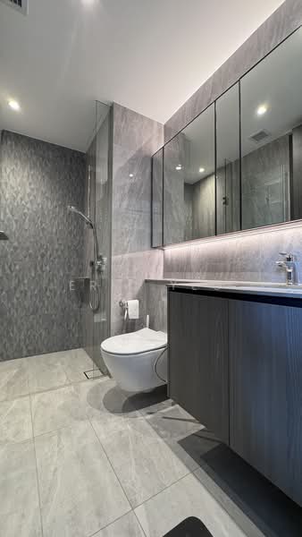 Piccadilly Grand, Northumberland Road, 2 Bedrooms, 710 sqft, Condominium For Sale, by Eric Yeo, 25632753 - Bathroom - PropertyGuru.com.sg