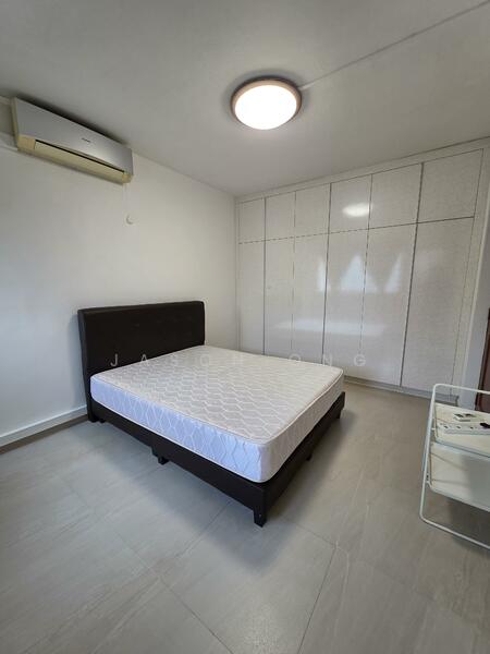 329 Jurong East Avenue 1, 329 Jurong East Avenue 1, 2 Bedrooms, 796 sqft, HDB Flat For Rent, by Jason Ong, 25633303 - Master Bedroom - PropertyGuru.com.sg