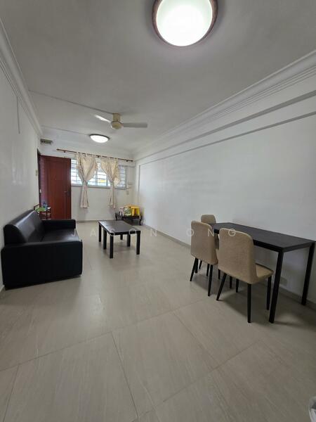 329 Jurong East Avenue 1, 329 Jurong East Avenue 1, 2 Bedrooms, 796 sqft, HDB Flat For Rent, by Jason Ong, 25633303 - Living Room - PropertyGuru.com.sg