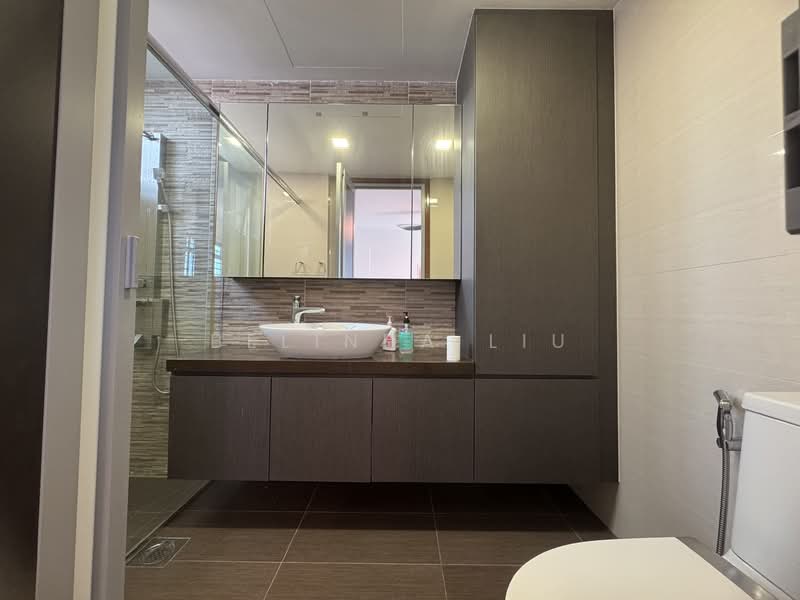 Summerdale, 8 Boon Lay Drive, Room Rental, 60 sqft, Condominium For Rent, by Belinda Liu, 25634240 - Bathroom - PropertyGuru.com.sg