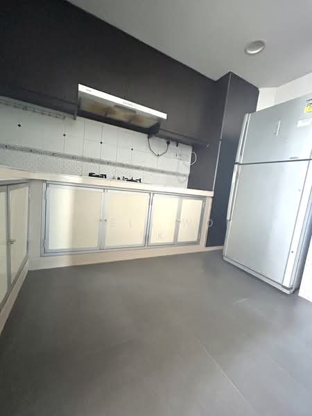 Orchid Park Condominium, 93 Yishun Street 81, 3 Bedrooms, 1,249 sqft, Condominium For Rent, by Angela Wong LK, 25634882 - Kitchen - PropertyGuru.com.sg