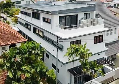 For Sale - Better-than-New More-Spacious-than-Detached Semi-D with Lift @ Serangoon Gardens