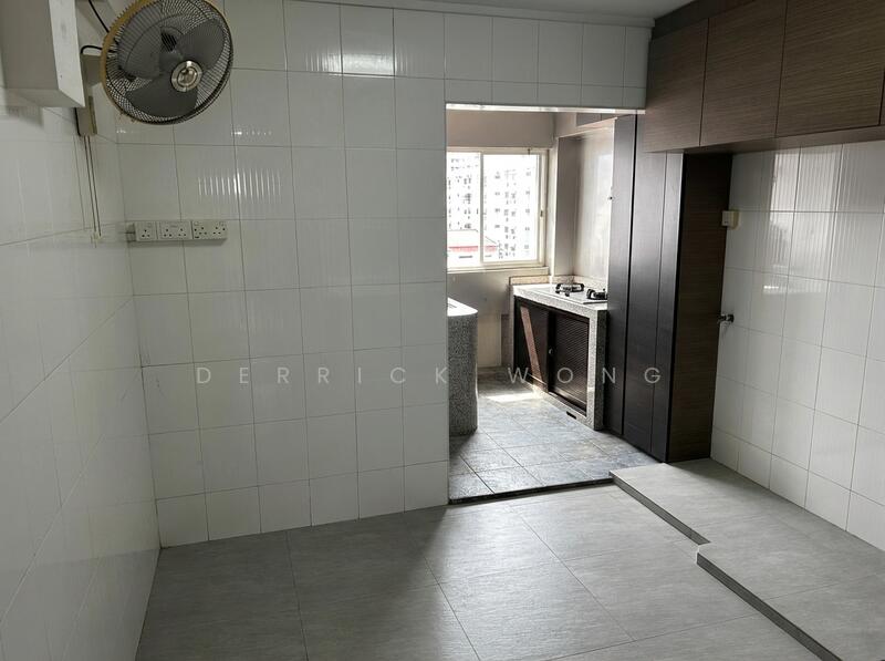 523 Jelapang Road HDB Flat For Sale at S$ 708,000 | PropertyGuru Singapore - Kitchen