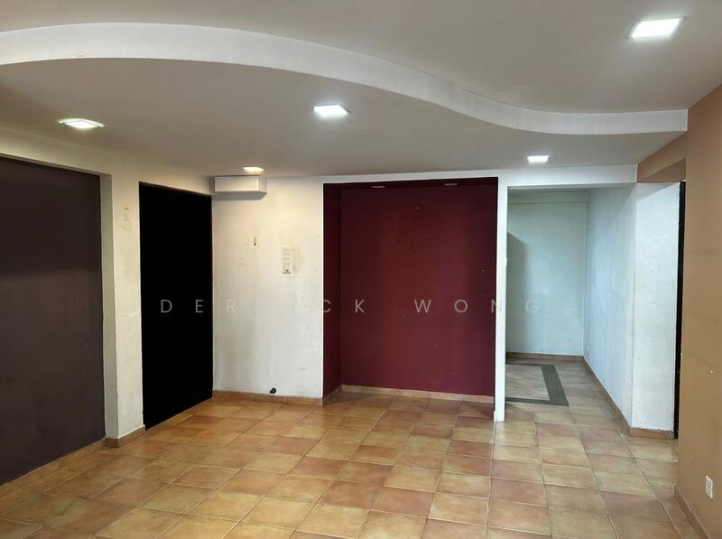 523 Jelapang Road HDB Flat For Sale at S$ 708,000 | PropertyGuru Singapore - Living Room