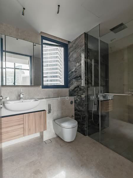 Pullman Residences, 18 Dunearn Road, 3 Bedrooms, 1,163 sqft, Condominium For Rent, by Kory Joesman, 25636249 - Master Bathroom - PropertyGuru.com.sg
