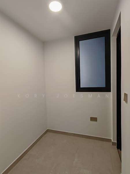 Pullman Residences, 18 Dunearn Road, 3 Bedrooms, 1,163 sqft, Condominium For Rent, by Kory Joesman, 25636249 - Storeroom (helper room) - PropertyGuru.com.sg