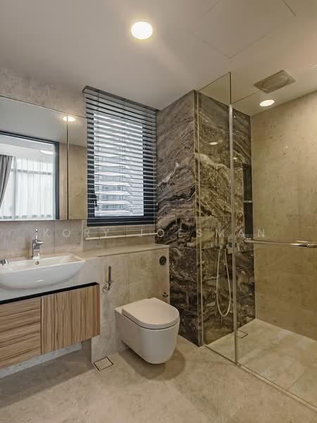 Pullman Residences, 18 Dunearn Road, 3 Bedrooms, 1,163 sqft, Condominium For Rent, by Kory Joesman, 25636249 - Master bathroom - PropertyGuru.com.sg