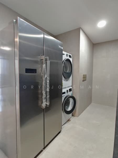 Pullman Residences, 18 Dunearn Road, 3 Bedrooms, 1,163 sqft, Condominium For Rent, by Kory Joesman, 25636249 - Kitchen - PropertyGuru.com.sg