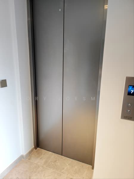 Pullman Residences, 18 Dunearn Road, 3 Bedrooms, 1,163 sqft, Condominium For Rent, by Kory Joesman, 25636249 - Private lift lobby - PropertyGuru.com.sg