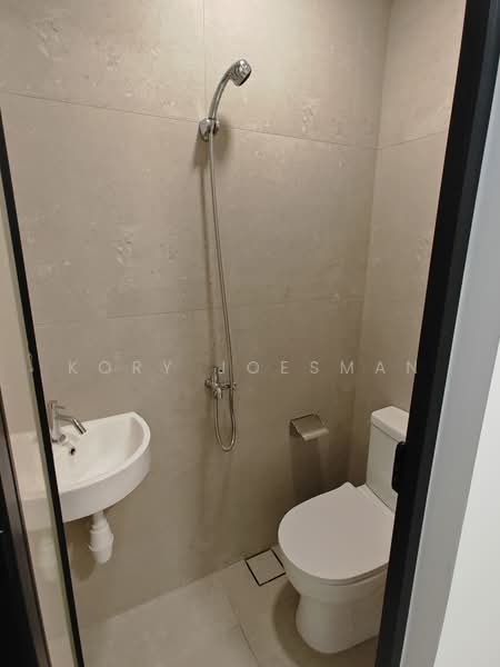Pullman Residences, 18 Dunearn Road, 3 Bedrooms, 1,163 sqft, Condominium For Rent, by Kory Joesman, 25636249 - Helper's Bathroom - PropertyGuru.com.sg