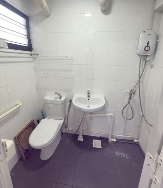 492 Jurong West Street 41, 492 Jurong West Street 41, 2 Bedrooms, 689 sqft, HDB Flat For Rent, by Eunice Chan, 25636516 - Bathroom - PropertyGuru.com.sg