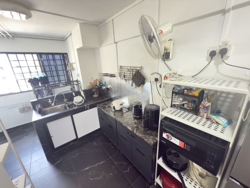 492 Jurong West Street 41, 492 Jurong West Street 41, 2 Bedrooms, 689 sqft, HDB Flat For Rent, by Eunice Chan, 25636516 - Kitchen - PropertyGuru.com.sg