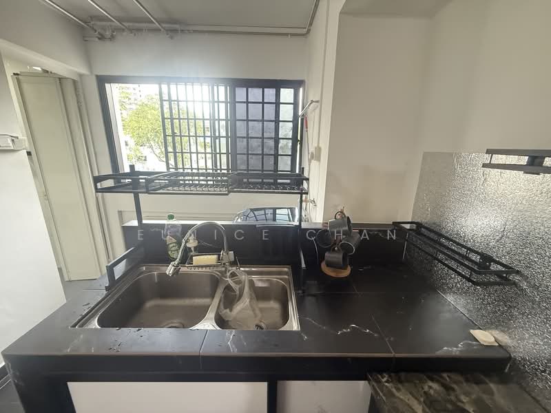 492 Jurong West Street 41, 492 Jurong West Street 41, 2 Bedrooms, 689 sqft, HDB Flat For Rent, by Eunice Chan, 25636516 - Kitchen - PropertyGuru.com.sg