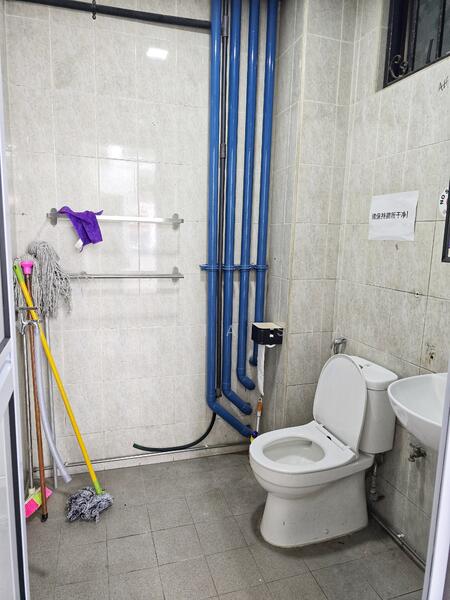 Sam leong road, Sam Leong Road, 1,217 sqft, Shop / Shophouse For Rent, by Cynthia Shaw, 25636534 - Bathroom - CommercialGuru.com.sg