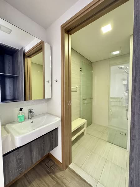 Lakeville, 1 Jurong Lake Link, 1 Bedroom, 560 sqft, Condominium For Rent, by Andrew Phee, 25637074 - Bathroom - PropertyGuru.com.sg