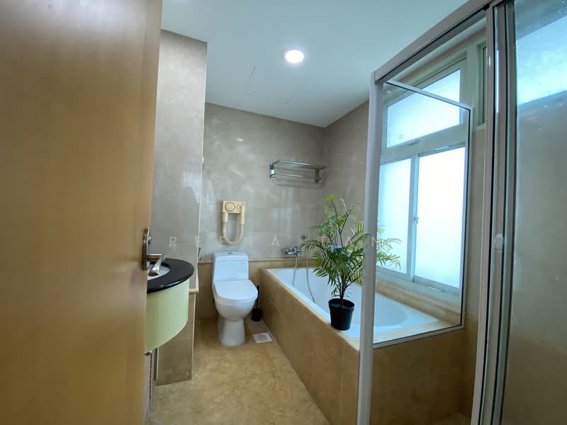 Queens, 10 Stirling Road, Room Rental, 120 sqft, Condominium For Rent, by Reena Tan, 25637738 - Bathroom - PropertyGuru.com.sg