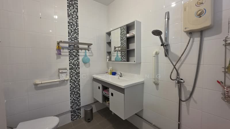 114 Bedok Reservoir Road HDB Flat For Sale at S$ 978,000 | PropertyGuru Singapore - Bathroom