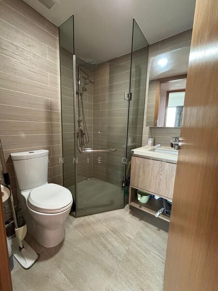 Kingsford Waterbay, 84 Upper Serangoon View, 2 Bedrooms, 689 sqft, Condominium For Rent, by Annie Quek, 25638446 - Bathroom - PropertyGuru.com.sg