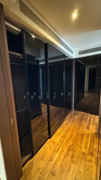 Master Bedroom Walk In Closet