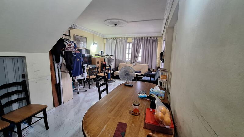 446 Hougang Avenue 8 HDB Flat For Sale at S$ 1,200,000 | PropertyGuru Singapore - Living Room