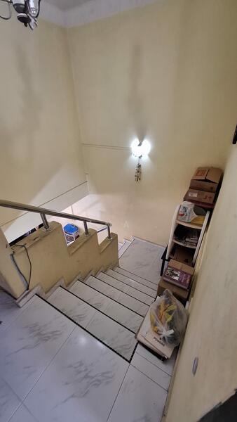 446 Hougang Avenue 8 HDB Flat For Sale at S$ 1,200,000 | PropertyGuru Singapore - Stairs