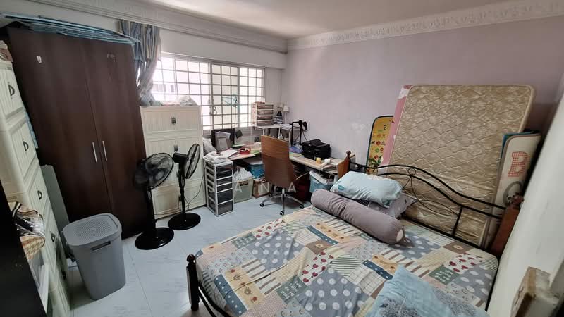 446 Hougang Avenue 8 HDB Flat For Sale at S$ 1,200,000 | PropertyGuru Singapore - Bedroom