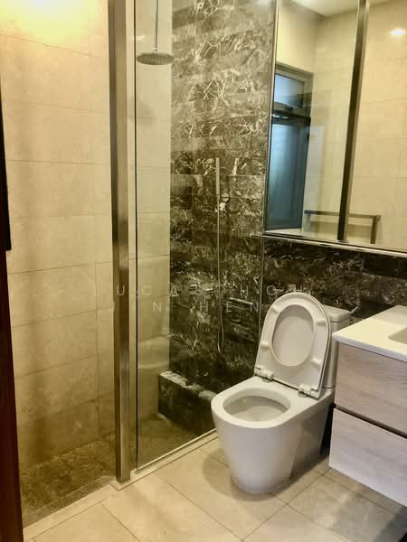 Watertown Condominium For Sale at S$ 1,999,000 | PropertyGuru Singapore - Master Bath (Sunken Bathtub)