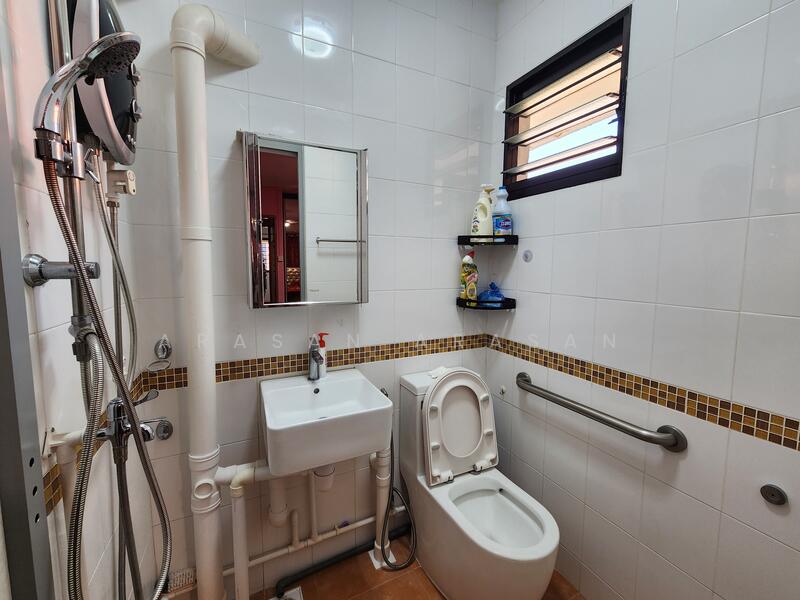 705 Clementi West Street 2, 705 Clementi West Street 2, Room Rental, 172 sqft, HDB Flat For Rent, by Arasan Arasan, 25639840 - Bathroom - PropertyGuru.com.sg