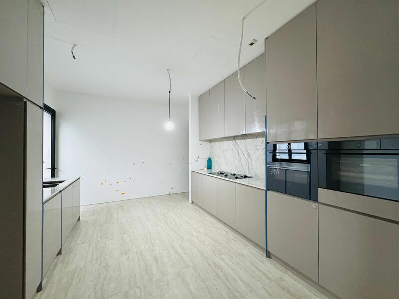 For Sale - Brand new & freehold bungalow, 4 levels with Lift, swimming Pool, wide frontage to Park 4 cars
