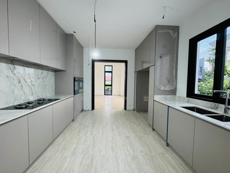 For Sale - Brand new & freehold bungalow, 4 levels with Lift, swimming Pool, wide frontage to Park 4 cars