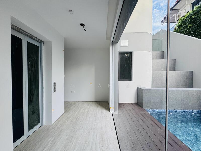 For Sale - Brand new & freehold bungalow, 4 levels with Lift, swimming Pool, wide frontage to Park 4 cars