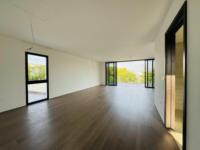 For Sale - Brand new & freehold bungalow, 4 levels with Lift, swimming Pool, wide frontage to Park 4 cars