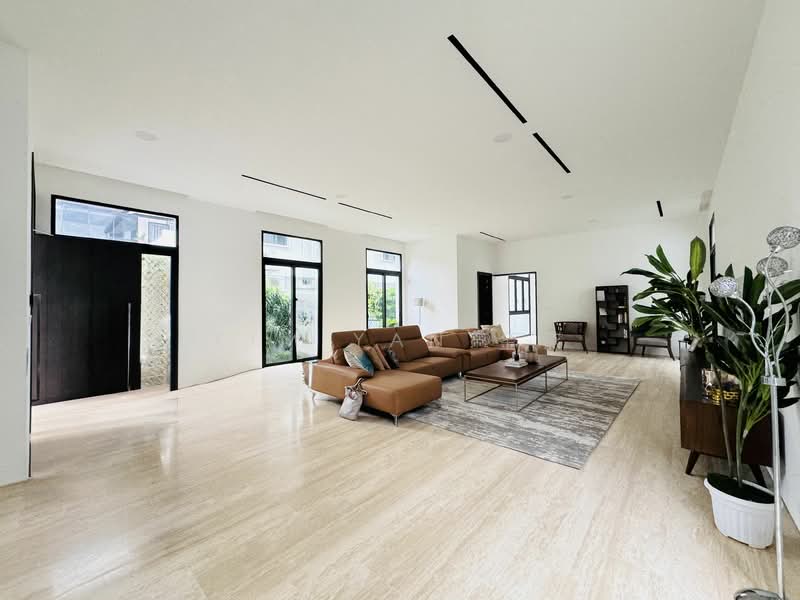 For Sale - Brand new & freehold bungalow, 4 levels with Lift, swimming Pool, wide frontage to Park 4 cars