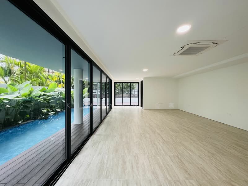 For Sale - Brand new & freehold bungalow, 4 levels with Lift, swimming Pool, wide frontage to Park 4 cars