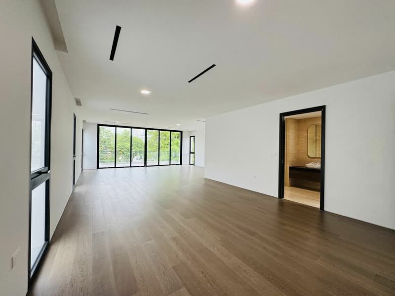 Brand new & freehold bungalow, 4 levels with Lift, swimming Pool, wide frontage to Park 4 cars, 1km to Henry Park Primary Sch-call 8130 3636 view, 6 Bedrooms, 12,110 sqft, Bungalow House For Sale, by Kim Yan 金燕, 25640075 - PropertyGuru.com.sg