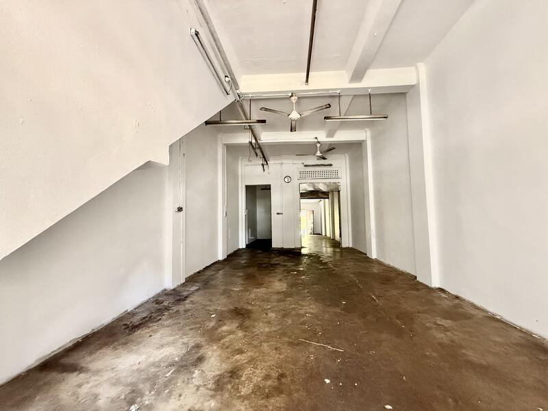 138-142 Jalan Besar, 138-142 Jalan Besar, 1,450 sqft, Shop / Shophouse For Rent, by Sherilyn Tan, 25640231 - Corridor - CommercialGuru.com.sg