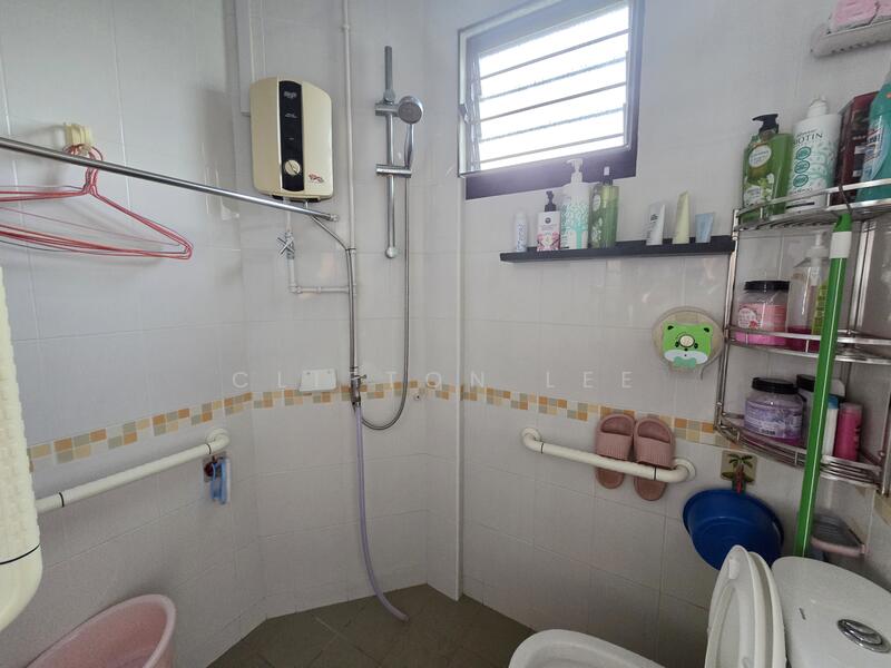 264 Jurong East Street 24, 264 Jurong East Street 24, Room Rental, 120 sqft, HDB Flat For Rent, by Clifton Lee, 25640363 - Bathroom - PropertyGuru.com.sg