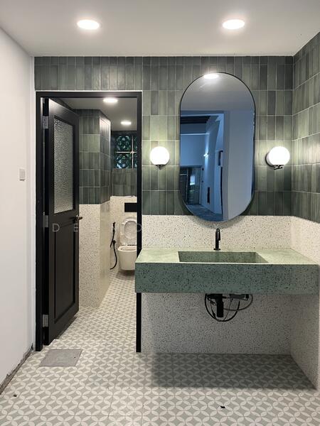 BOAT QUAY CONSERVATION AREA, 63 Boat Quay, Boat Quay / Raffles Place / Marina, 1,410 sqft, Food & Beverage For Rent, by Desmond Yeo, 25640472 - Bathroom - CommercialGuru.com.sg