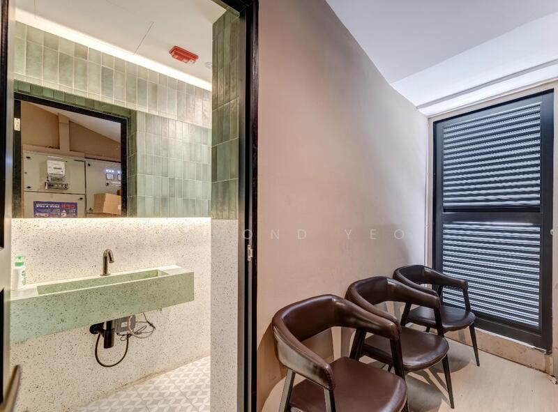 BOAT QUAY CONSERVATION AREA, 63 Boat Quay, Boat Quay / Raffles Place / Marina, 1,410 sqft, Food & Beverage For Rent, by Desmond Yeo, 25640472 - Bathroom - CommercialGuru.com.sg