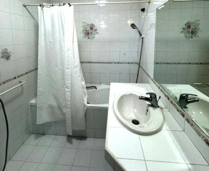For Rent - Master Room @ Kum Hing Court! 5 mins to Orchard!