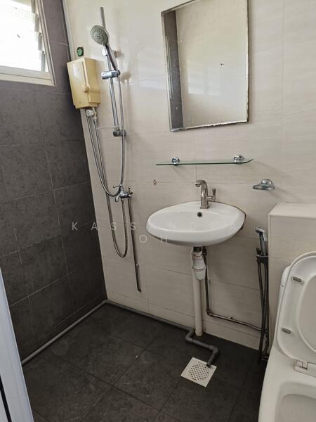442 Pasir Ris Drive 6, 442 Pasir Ris Drive 6, Room Rental, 217 sqft, HDB Flat For Rent, by Kassandra Oh, 25641680 - Bathroom - PropertyGuru.com.sg