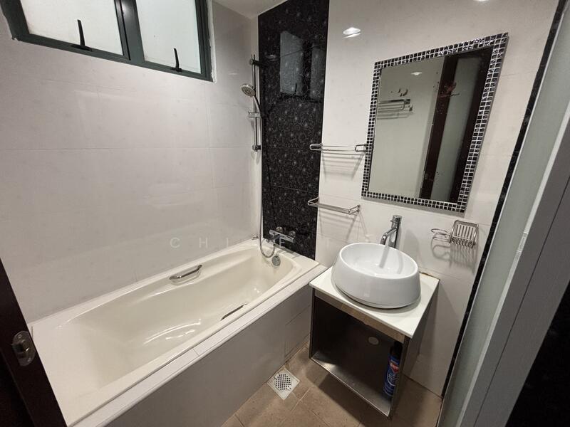 Summerdale, Boon Lay Drive, 3 Bedrooms, 1,399 sqft, Condominium For Rent, by Chloe Tey, 25641830 - Bathroom - PropertyGuru.com.sg