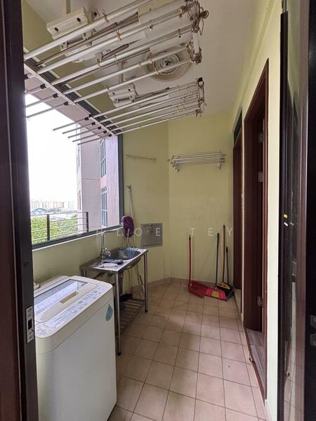 Summerdale, Boon Lay Drive, 3 Bedrooms, 1,399 sqft, Condominium For Rent, by Chloe Tey, 25641830 - Balcony - PropertyGuru.com.sg