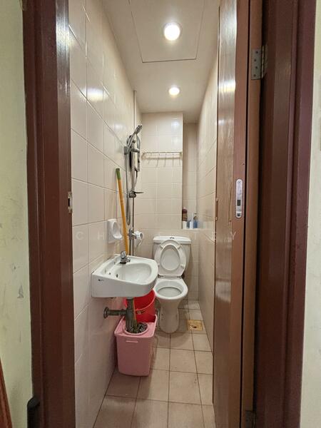 Summerdale, Boon Lay Drive, 3 Bedrooms, 1,399 sqft, Condominium For Rent, by Chloe Tey, 25641830 - Bathroom - PropertyGuru.com.sg