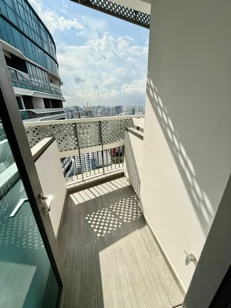City Gate, 371 Beach Road, Studio, 280 sqft, Condominium For Rent, by R. Mani, 25641838 - Balcony - PropertyGuru.com.sg