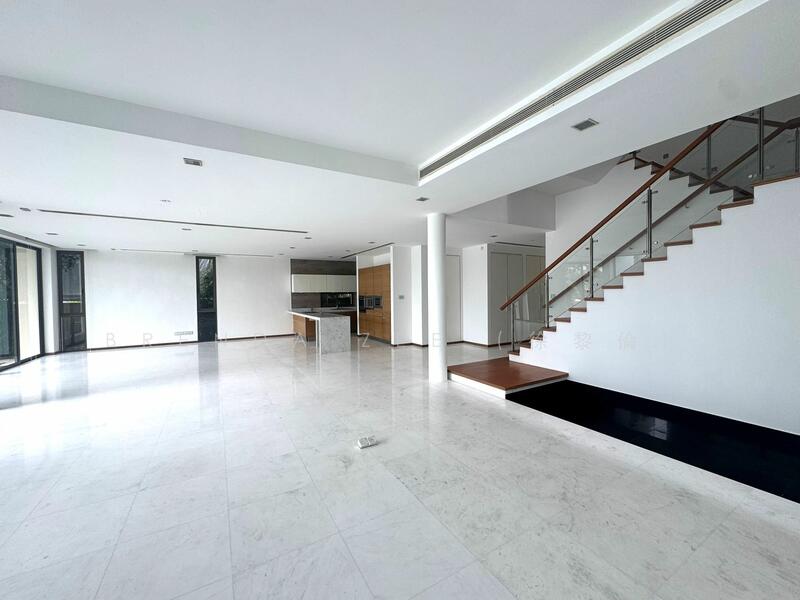 PARADISE ISLAND, Detached with Pool for Rent