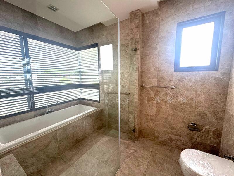 PARADISE ISLAND, Detached with Pool for Rent
